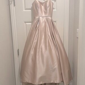 beautiful pale pink dress, in very good condition, only one wear